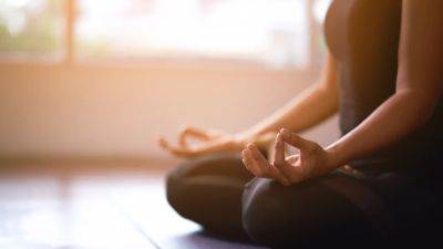 The ‘12 in 12’ Meditation Method Leaves You Feeling Calmer in Minutes - www.glamour.com
