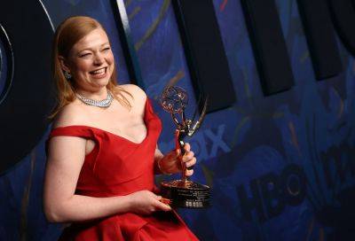 Sarah Snook Says She Was “Too Young & Naive” To Challenge Producer Who Berated Her For Eating Slice Of Chocolate Cake Years Ago - deadline.com - Australia - Hollywood
