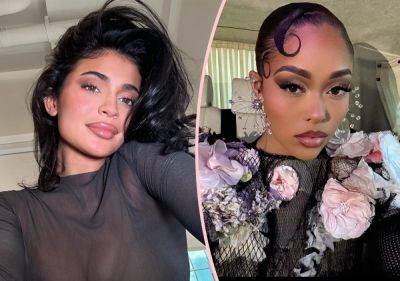 Kylie Jenner Proves All Is Good With Jordyn Woods With Sweet Moment At Paris Fashion Week! LOOK! - perezhilton.com - Los Angeles - New York