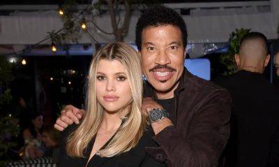 Sofia Richie reveals how her dad, Lionel Richie, reacted to her pregnancy - us.hola.com - city Milan