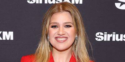 Kelly Clarkson Reveals How She 'Dropped Weight' Recently - www.justjared.com - Los Angeles - New York - Texas - county York
