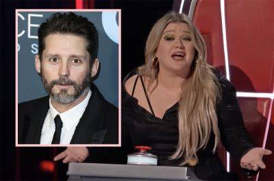 Kelly Clarkson Says Ex Brandon Blackstock Told Her She Wasn't Sexy Enough For The Voice! - perezhilton.com - USA - Beyond