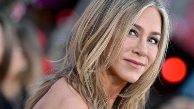 Jennifer Aniston Just Debuted Her Shortest Haircut in Years at the 2024 Golden Globes - www.glamour.com