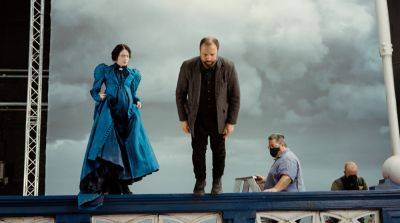 ‘Poor Things’ Director Teases Emma Stone-Willem Dafoe Reteam ‘Kinds Of Kindness’ After Golden Globes Wins - deadline.com