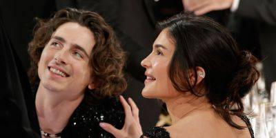 Lip Reader Reveals Kylie Jenner & Timothee Chalamet's Playful Golden Globes Banter, Including an 'I Love You' (Report) - www.justjared.com