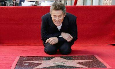 The first Hollywood Walk of Fame Star of 2024 goes to Willem Dafoe - us.hola.com - USA