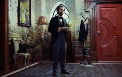 Ramy Youssef Was Told By Yorgos Lanthimos To “Stop Making TV” And Just Focus On Movies - theplaylist.net