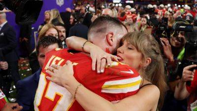 Taylor Swift Wore an Outfit for the Super Bowl That Included This Secret Love Message to Travis Kelce - www.glamour.com - Kansas City
