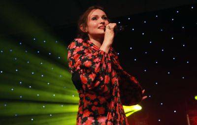 Watch Sophie Ellis-Bextor make US TV debut on ‘Fallon’ with ‘Murder On The Dancefloor’ - www.nme.com - Britain - New York - USA - county Hall - county Webster