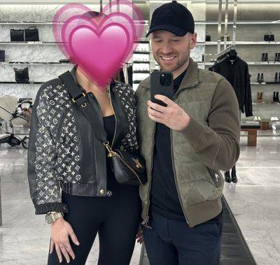 Hot Ones Host Sean Evans Is Dating THIS Porn Star! - perezhilton.com - Chicago - Las Vegas - Russia - county Young - city Sin - Kansas City - Beyond