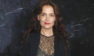 Katie Holmes steps out in sheer dress and lingerie set for New York Fashion Week - us.hola.com - New York - New York