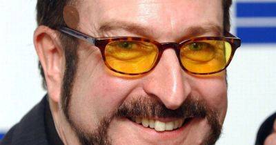 Steve Wright 'didn’t have any medical problems' says pal after brother says he 'hid health issues' - www.ok.co.uk