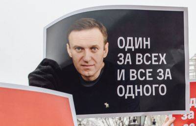 Alexei Navalny Dead at 47 - Putin Critic Dies in Arctic Prison - www.justjared.com - Russia