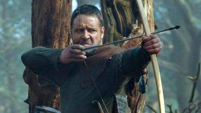 Russell Crowe Recalls Incident On ‘Robin Hood’ Film Set That Left Him With Broken Legs - deadline.com