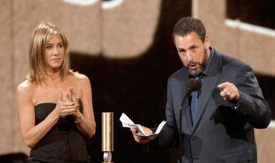 Jennifer Aniston Honors Adam Sandler at People's Choice Awards 2024 Before Winning an Award Herself! - www.justjared.com - Santa Monica - city Sandler