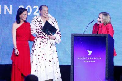 Hillary Clinton Teases Sharon Stone On “Gigantic Bath Robe” Gown In Light Moment At Weighty Cinema For Peace Gala in Berlin - deadline.com - Ukraine - Russia - county Stone - Berlin - Israel - county Clinton - city Clinton