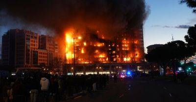 People injured and residents flee to balconies as fire engulfs apartment buildings in Spanish city of Valencia - www.manchestereveningnews.co.uk - Spain - city Sanchez - county Valencia