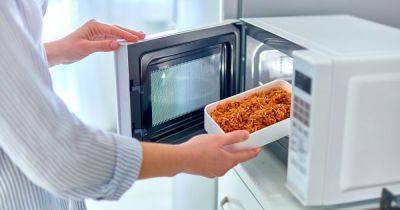 Doctor reveals 'important' reason to never microwave food in plastic containers - www.dailyrecord.co.uk - Washington