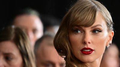 Taylor Swift Fans Think There Was an 'Albatross' Easter Egg in Her Grammys Look - www.glamour.com