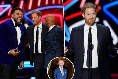 Prince Harry leaves players starstruck at NFL Honors after quick dash to see cancer-stricken King Charles - nypost.com - USA - Las Vegas