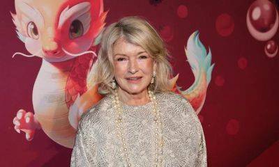 Martha Stewart comes clean about plastic surgery in her podcast - us.hola.com