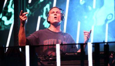 Kaskade To Replace Tiësto As Super Bowl’s First In-Game DJ – Update - deadline.com - Chicago - Las Vegas - Netherlands - city Athens