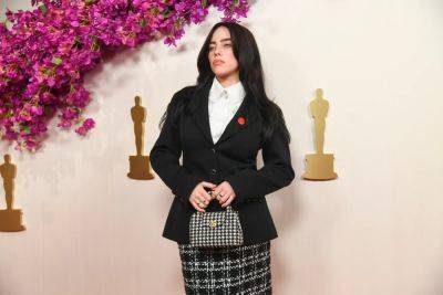 Billie Eilish Is Buttoned Up in Chanel Houndstooth At the 2024 Oscars - variety.com - Israel