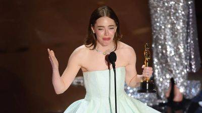 Emma Stone Ripped Her Dress Right Before Her Best Actress Speech at the 2024 Oscars - www.glamour.com - California - county Baxter