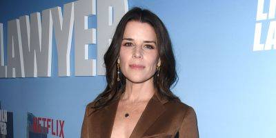 Neve Campbell Announces She's Returning for 'Scream 7', New Director Revealed! - www.justjared.com