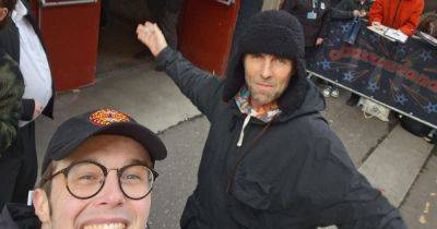 Liam Gallagher poses with fans in Glasgow ahead of Barrowland gig - www.dailyrecord.co.uk - Scotland - city Aberdeen