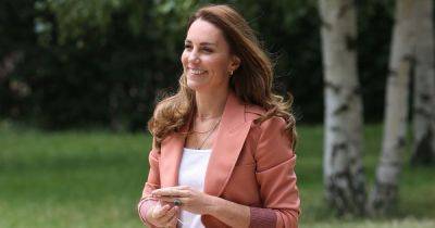 Kate Middleton 'delusional' conspiracy theories squashed by shopper who took video at farm shop - www.ok.co.uk