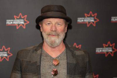 Peter Mullan On The “Weird Bunch” Of ‘Lord Of The Rings’ Fans & Working With Kevin Spacey: “The Man Is An A—Hole” – Series Mania - deadline.com - France - Scotland - Charlotte