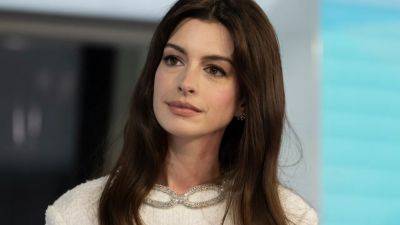 Anne Hathaway Opens Up About Having a Miscarriage While Playing a Pregnant Woman on Stage - www.glamour.com - county Jack - Indiana