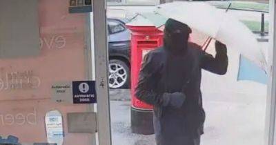 Armed suspect bursts into shop in broad daylight and steals £6k in cash - www.manchestereveningnews.co.uk - county Lane
