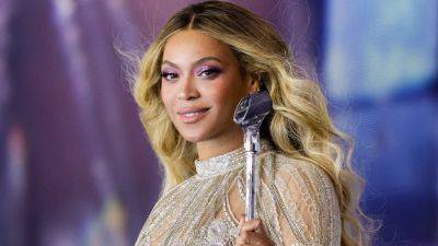 Beyoncé Can't Stop Wearing This Cowgirl Mani—See Photos - www.glamour.com - France - New York - Texas - Houston
