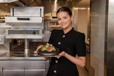 Selena Gomez Cooks Up Restaurant Spinoff Series For Food Network - deadline.com - Beverly Hills