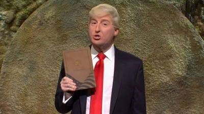 ‘Saturday Night Live’ Cold Open Spoofs Donald Trump’s Sales Pitch For $60 Bibles: “Sounds Like A Joke … But It’s Also Very Real” - deadline.com - USA - county Johnson - Austin, county Johnson