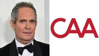 Tom Hollander Signs With CAA (EXCLUSIVE) - variety.com - New York