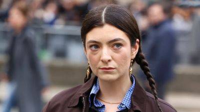 Lorde Is Back to Dark Hair at Paris Fashion Week, and Fans Think That Means Something’s Coming - www.glamour.com - New Zealand - county Power