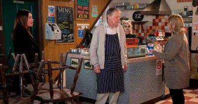 Coronation Street fans say 'hang on' as they respond to Roy Cropper arrest news and assert blame - www.manchestereveningnews.co.uk