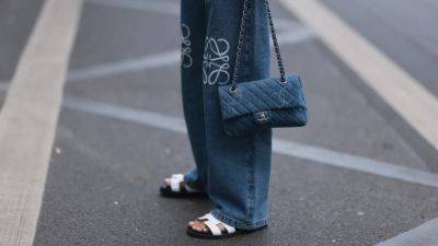 Flat Sandals and Baggy Jeans Are the Unexpected Duo I'll Be Wearing All Spring—Here's How to Style the Look - www.glamour.com - Arizona - city Sandal - county Republic