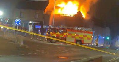 Huge fire rips through flats in Falkirk as emergency services race to scene - www.dailyrecord.co.uk - Scotland