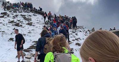 'Muppets everywhere' slammed over ridiculous clothing as they climb Snowdon - www.manchestereveningnews.co.uk