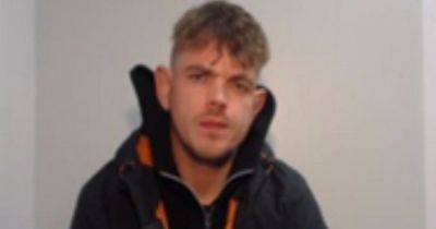 Police release mugshot of man wanted for 'making threats to kill' - www.manchestereveningnews.co.uk - Manchester