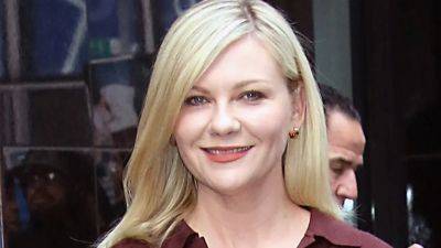Is Kirsten Dunst Using Color Analysis? Because This Is Totally Her Color - www.glamour.com