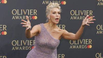 Hannah Waddingham Confronts Photographer Who Asked Her To “Show Leg”: “Don’t Be A Dick” - deadline.com
