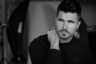 Robbie Amell Inks With UTA - deadline.com - county Levy