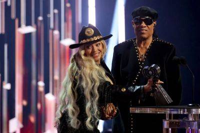 Beyoncé Reveals Stevie Wonder Played Harmonica on ‘Jolene’ Cover, Thanks Him During iHeartRadio Awards Speech - variety.com