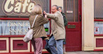 Coronation Street introduces Lauren Bolton's 'mum' as Roy Cropper gets into shock fight - www.manchestereveningnews.co.uk
