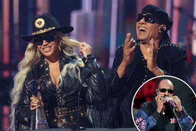Beyoncé reveals Stevie Wonder played harmonica on ‘Jolene’ cover as she wins at iHeartRadio Music Awards - nypost.com - Los Angeles - Texas